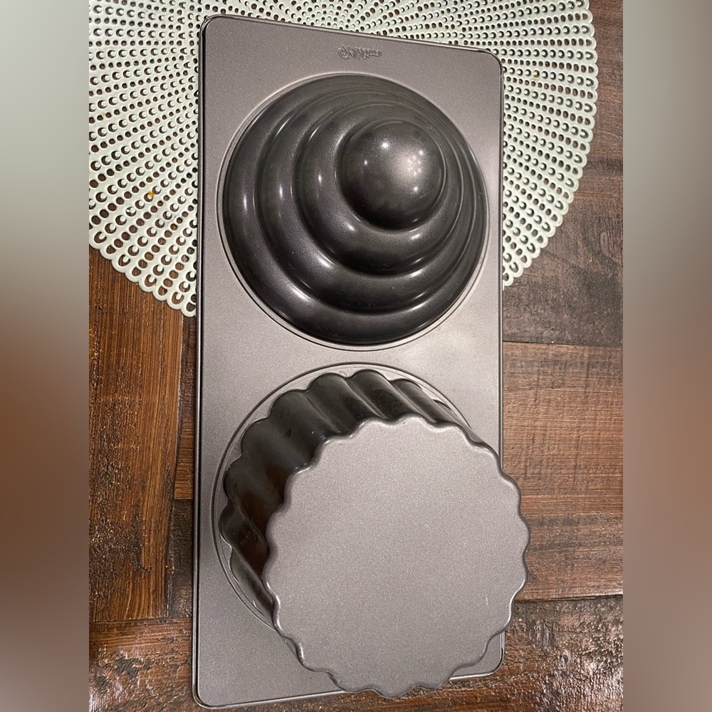 Wilton cake pan cupcake shape